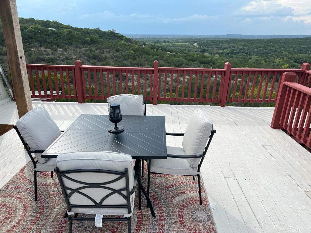 Hilltop Haven: Spacious 2BR Home with Jacuzzi, Scenic Views, and Pet-Friendly Acres Marble Falls Exterior photo