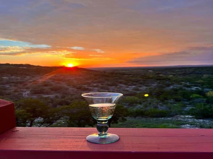 Hilltop Haven: Spacious 2BR Home with Jacuzzi, Scenic Views, and Pet-Friendly Acres Marble Falls Exterior photo