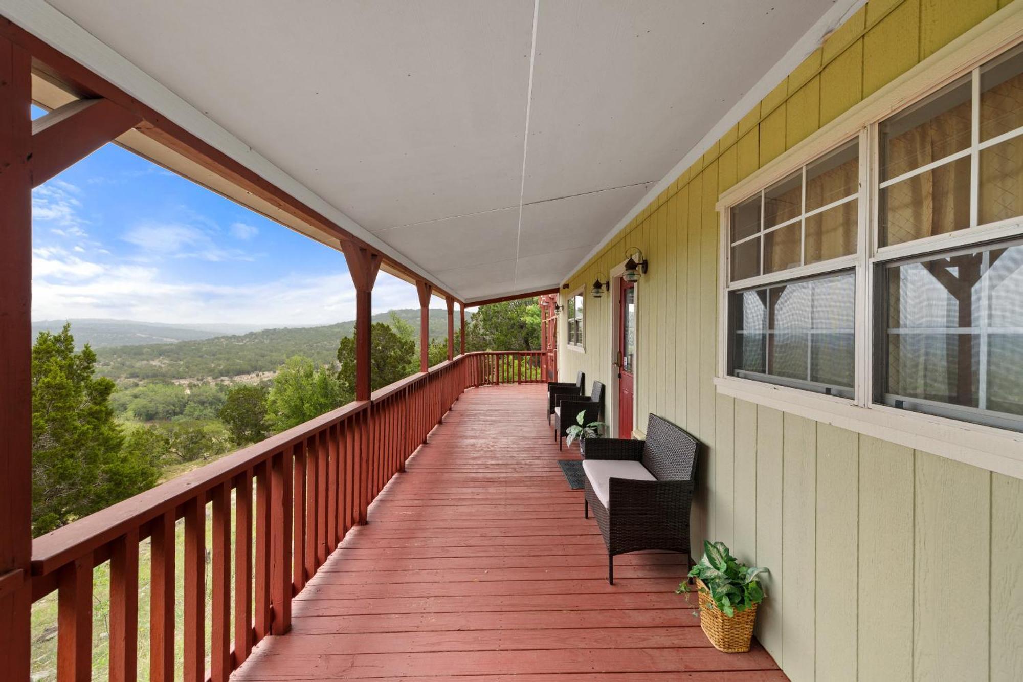 Hilltop Haven: Spacious 2BR Home with Jacuzzi, Scenic Views, and Pet-Friendly Acres Marble Falls Exterior photo