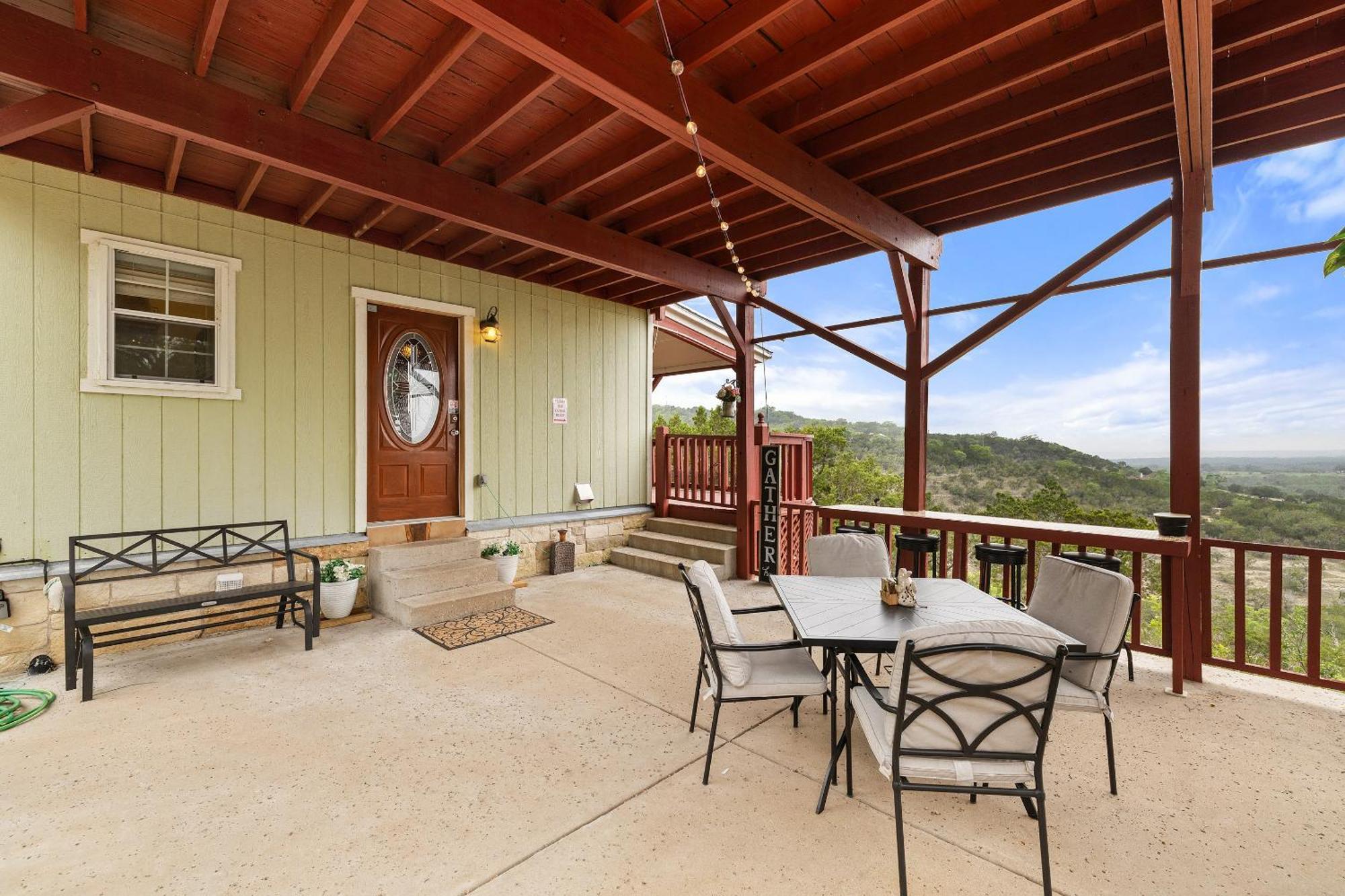 Hilltop Haven: Spacious 2BR Home with Jacuzzi, Scenic Views, and Pet-Friendly Acres Marble Falls Exterior photo