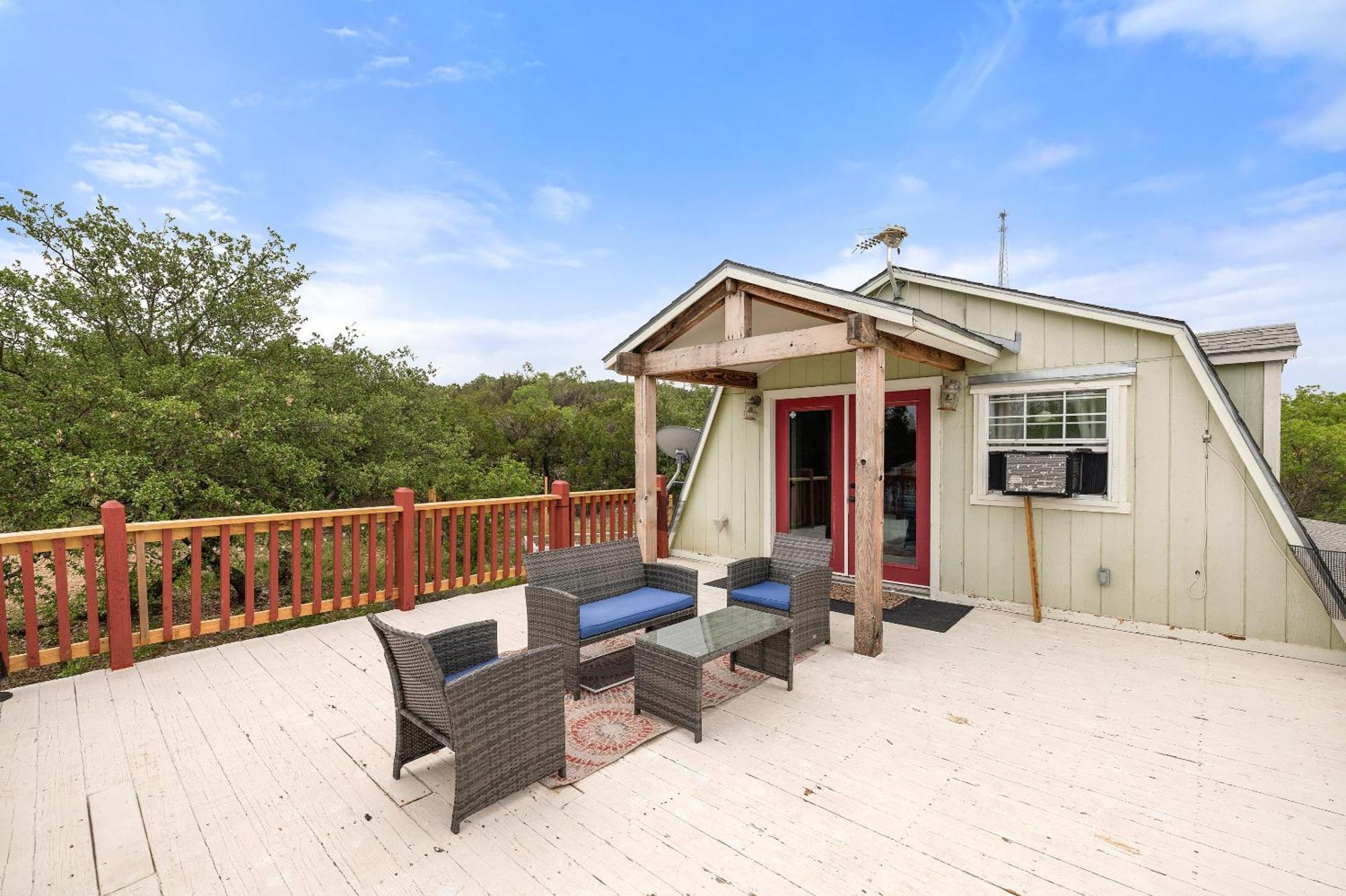 Hilltop Haven: Spacious 2BR Home with Jacuzzi, Scenic Views, and Pet-Friendly Acres Marble Falls Exterior photo