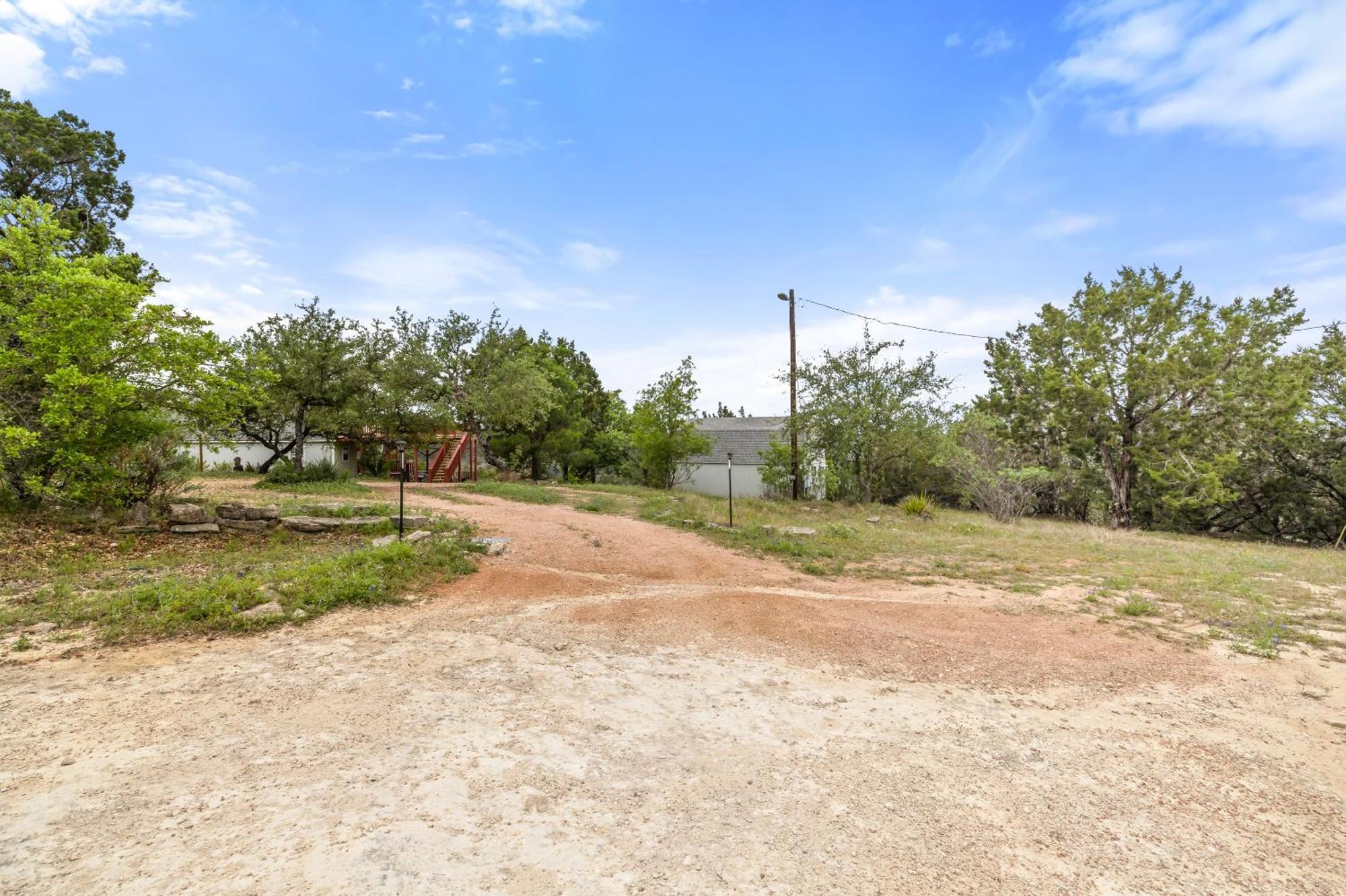 Hilltop Haven: Spacious 2BR Home with Jacuzzi, Scenic Views, and Pet-Friendly Acres Marble Falls Exterior photo