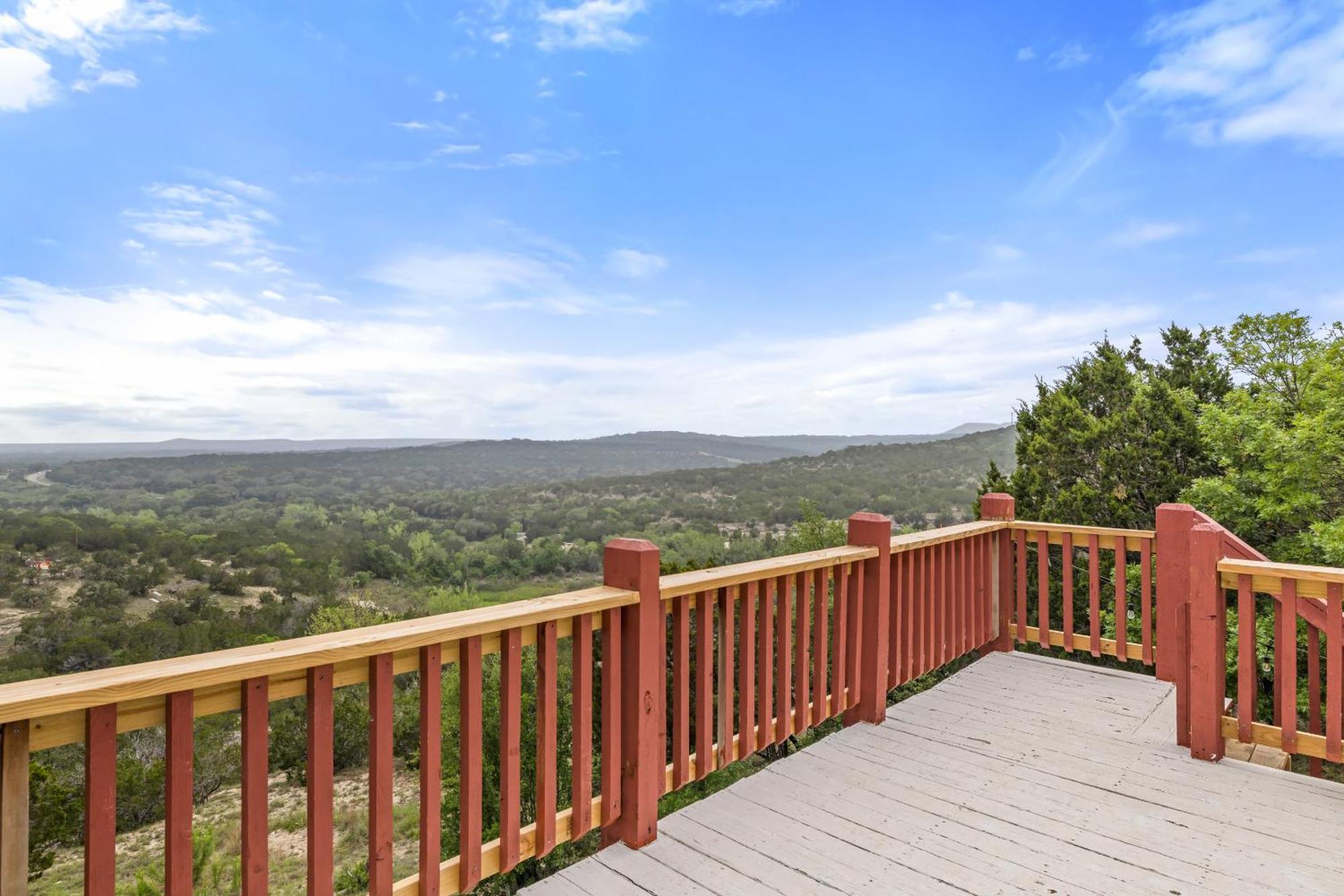 Hilltop Haven: Spacious 2BR Home with Jacuzzi, Scenic Views, and Pet-Friendly Acres Marble Falls Exterior photo